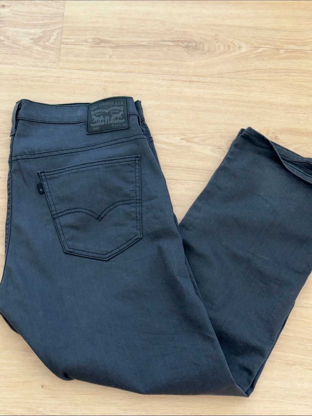 Levi's 569 Men's Black Striaght Jeans - Classic Back Pocket Detail size 36x30